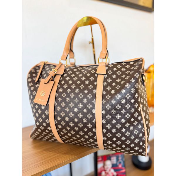 Mala marrom com nude