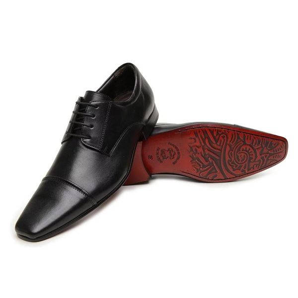 Sapato bico fino com cadarço deals