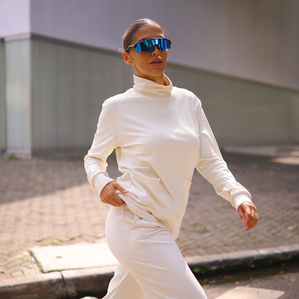 Blusa Ravena off white textura com bolsos e gola alta Trituê 