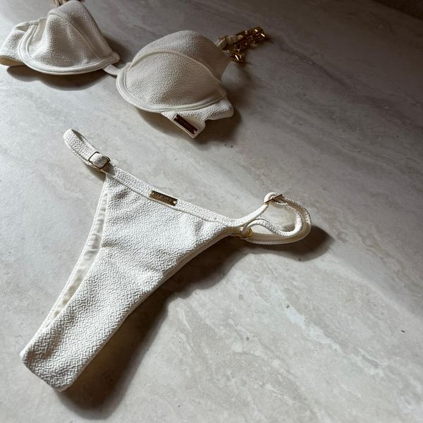 Calcinha Iris avulsa fio textura off white Vanilla regulagem ouro Trituê 
