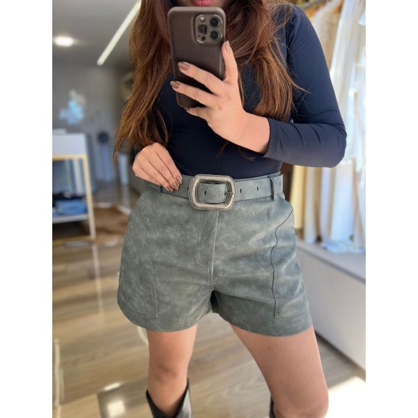 Short Couro Samia Cinza