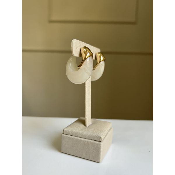 Brinco Argola Resina Off White Banhado a Ouro