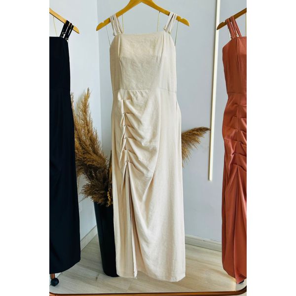 Vestido mídi de alcinha e fenda frontal - bege