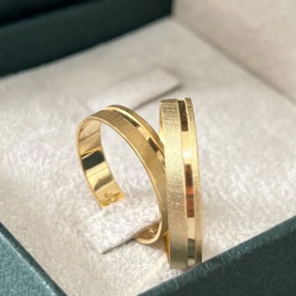 Alianças de Noivado ou Casamento de Ouro 18k,4mm,Reta com Friso e Fosco Acetinado