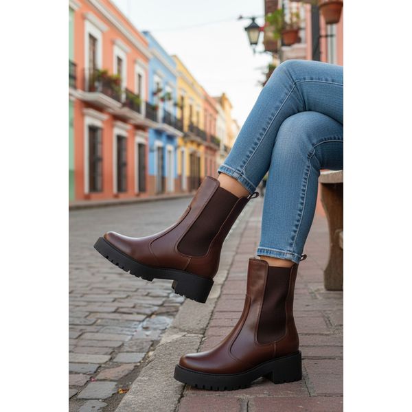 Bota Flor em Couro Marrom