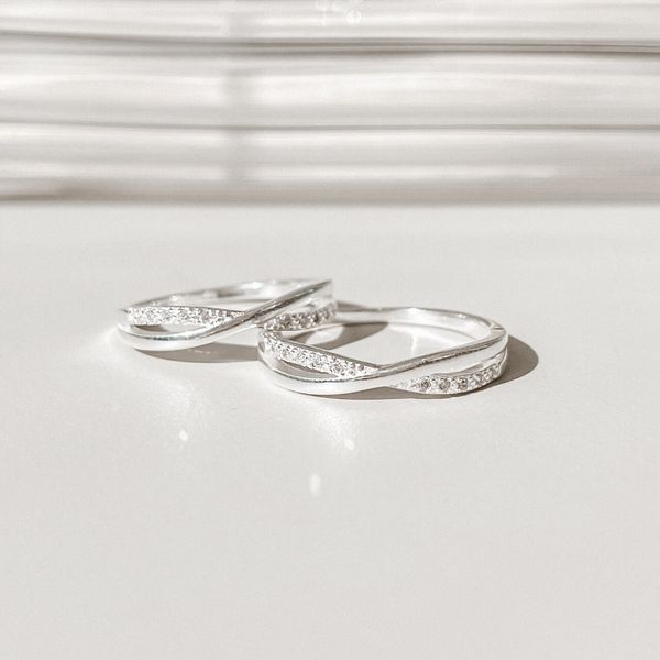 Anel Cravejado Infinito Prata 925