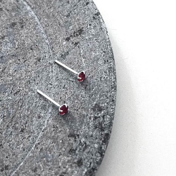 Brinco Solitario Vermelho 3mm Prata 925