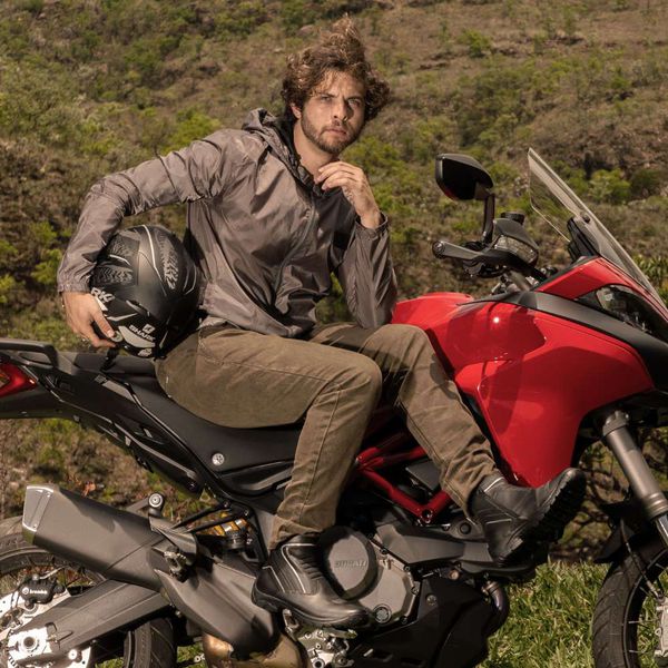 Bota motociclista sale em couro