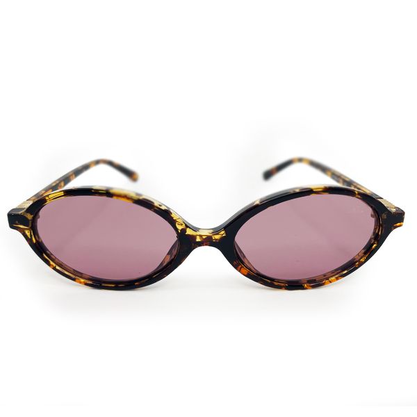 Óculos de sol HD com armação animal print, hastes com detalhe dourado e lentes rose com proteção UV