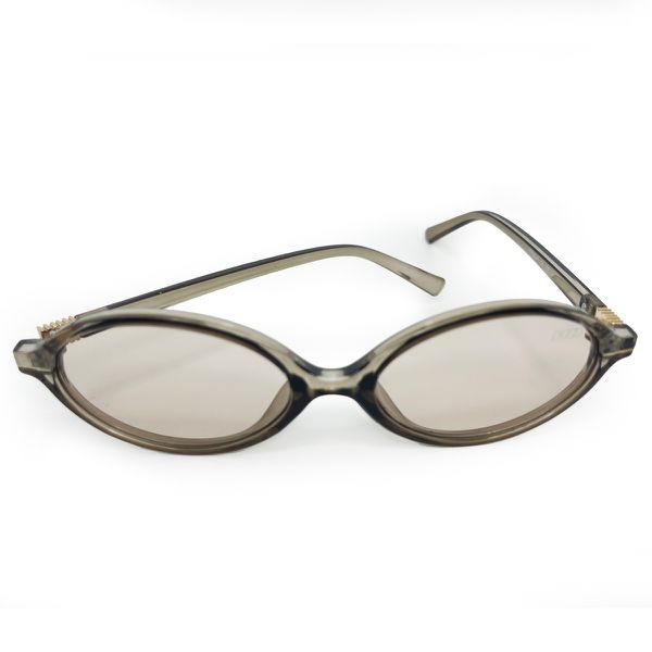 Óculos de sol HD com armação translucida, hastes com detalhe dourado e lentes claras com proteção UV