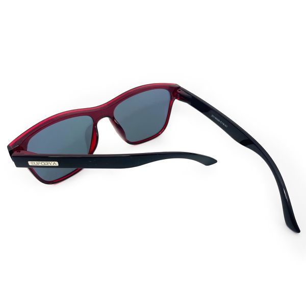 Óculos de sol EUFORYA com armação animal print escura, hastes com animal print clara e lentes degrade com proteção UV