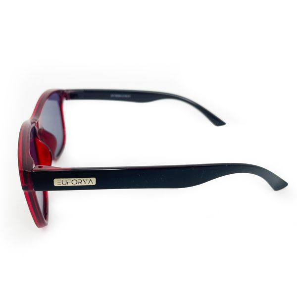 Óculos de sol EUFORYA com armação animal print escura, hastes com animal print clara e lentes degrade com proteção UV