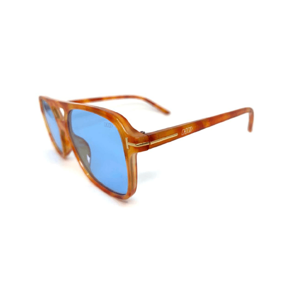 Óculos de sol HD Phoenix Ocean Blue e com armação Animal Print, detalhe dourado na haste, lente azul claro e proteção UV