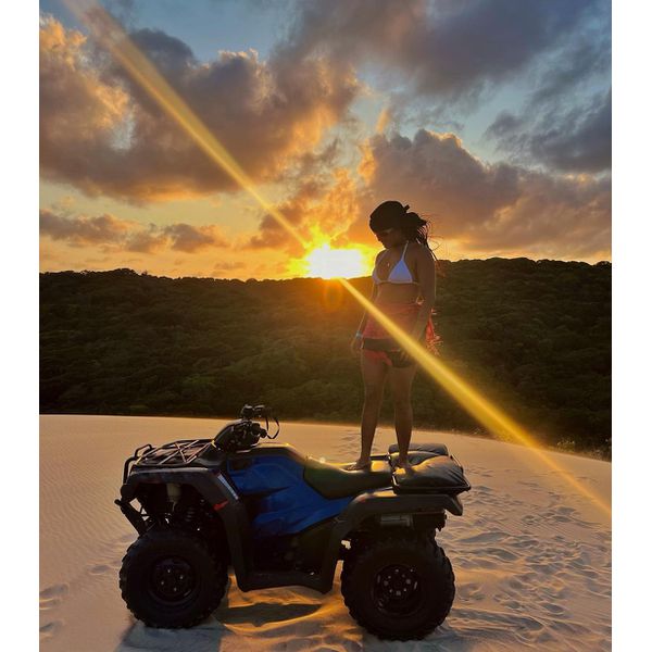 Óculos de Sol HD Oahu Amarelo Fogo – Acetato Preto com Lentes Polarizadas em Policarbonato