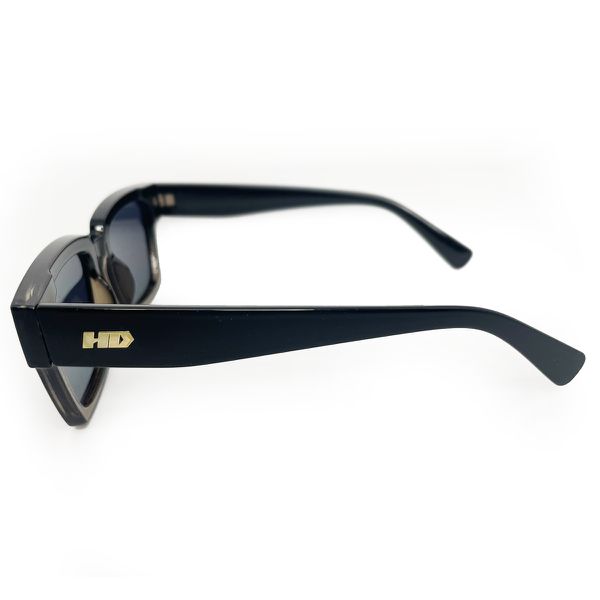 Óculos de sol HD Swell Fumê com armação e hastes em cinza translucido e lentes com proteção UV