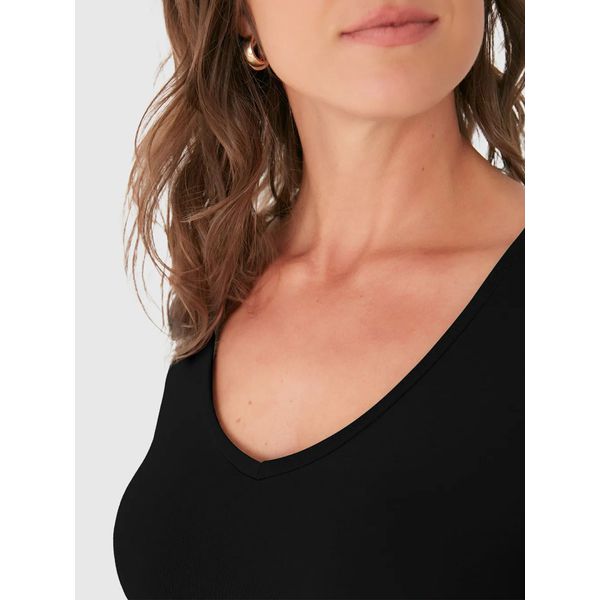 Blusa Básica Feminina Decote V Em Viscose Stretch Preto