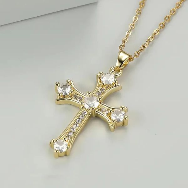 Colar Premium com Pingente de Cruz para Mulheres, Zircônia Cúbica de Cristal – Banhado Ouro 18 K – Acessórios Feminino para Pescoço – Presente Delicado e Elegante, Joias Fina na Moda para Festas
