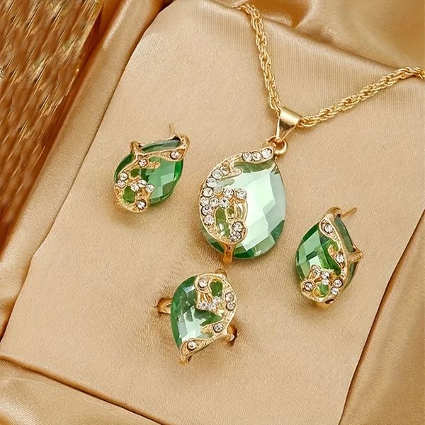 Conjunto de Joias Elegantes com Quatro Peças de Pedras Verdes, Colar de Luxo para Mulheres, Brincos e Anel, Estilo Sofisticado para Festas e Presente para Senhoras e Namoradas