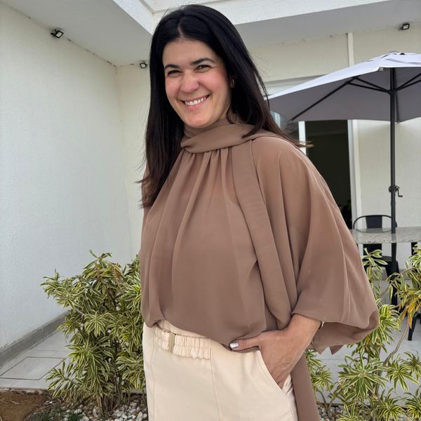 Blusa Feminina Gola Amarração - Fendi