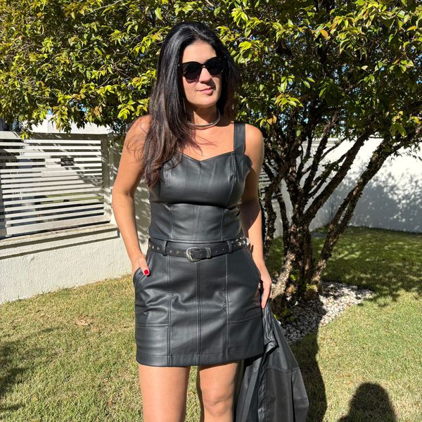 Shorts Saia Feminino Couro - Preto