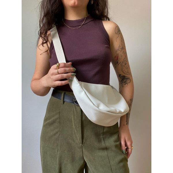 Bolsa Meia Lua Gorgurão – estilo e conforto em uma só peça 