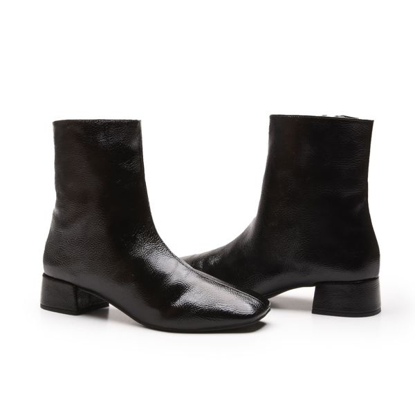 BOTA FEMININA CANO CURTO EM VERNIZ MOLHADO 159032-PRETO