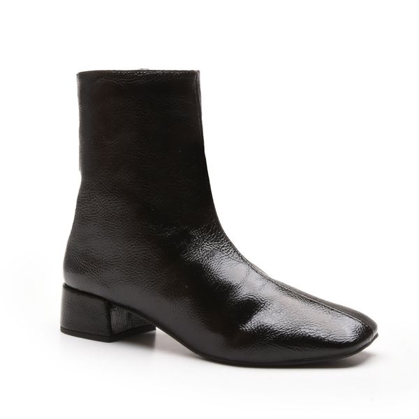 BOTA FEMININA CANO CURTO EM VERNIZ MOLHADO 159032-PRETO