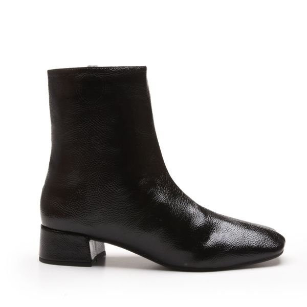 BOTA FEMININA CANO CURTO EM VERNIZ MOLHADO 159032-PRETO
