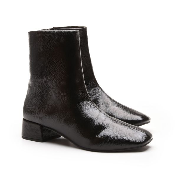 BOTA FEMININA CANO CURTO EM VERNIZ MOLHADO 159032-PRETO