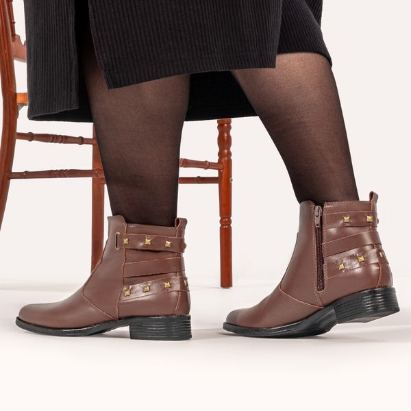 BOTA FEM EM COURO BAIXA COM SPIKE 40F122-CAFE