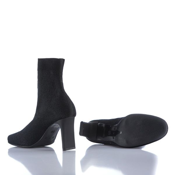 Duas store botas por