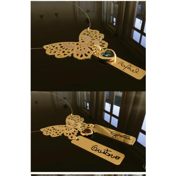 Colar personalizado banhado a ouro borboleta com a escrita de 1 ou 2 filhos (as) 