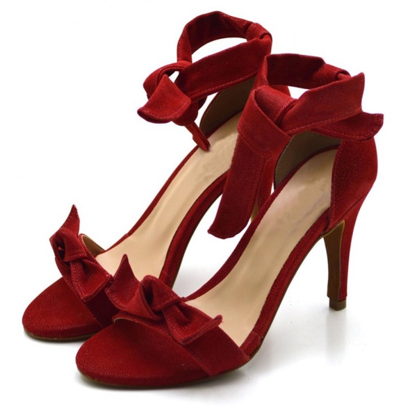 salto alto com laço