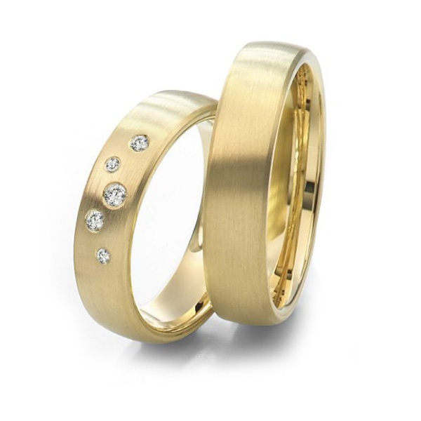 Aliança De Casamento em Ouro Amarelo Com Diamantes 