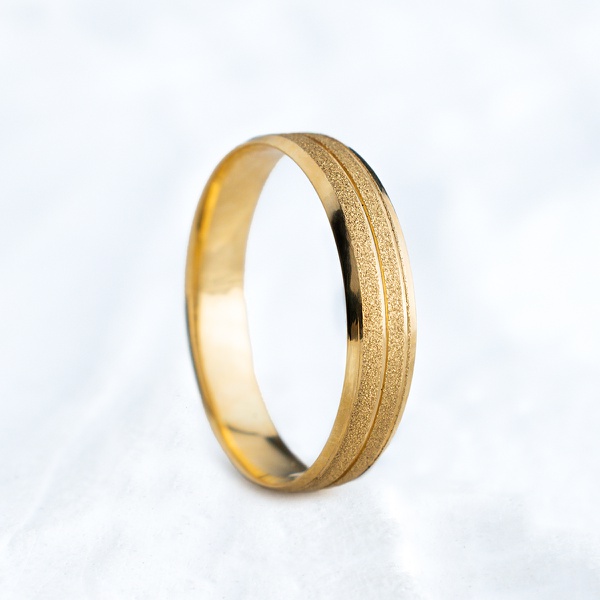 Aliança de Casamento Ouro 4mm Fosco Diamantado Galês Unidade 