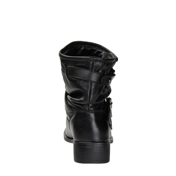 bota com fivela cano curto