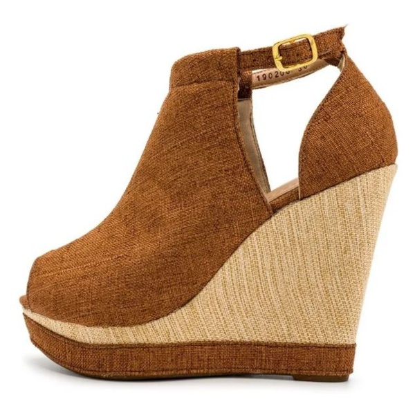 Sandália plataforma fechada na frente com corda e amarração