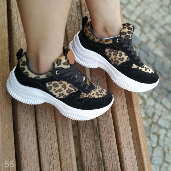 tenis preto com onça