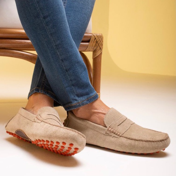 Mocassim Masculino Taurus em Couro Suede Areia Savelli | SAVELLI CALÇADOS