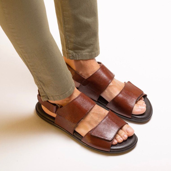 Sandália Masculina em Couro Floater Pinhão Savelli | SAVELLI CALÇADOS