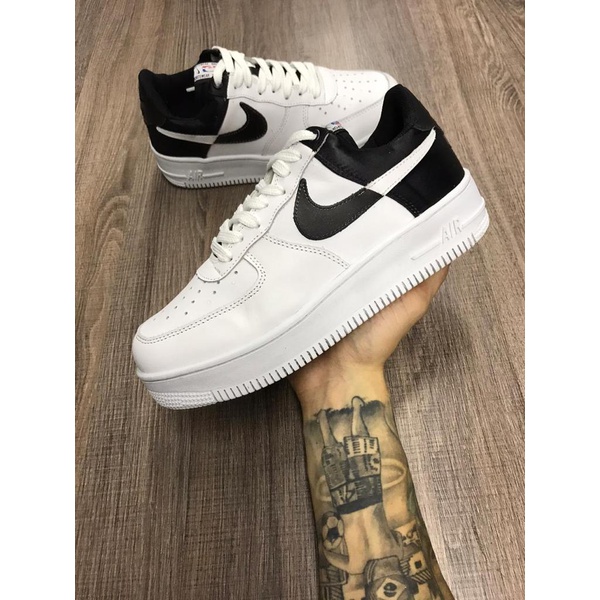 tenis nike metade branco metade preto