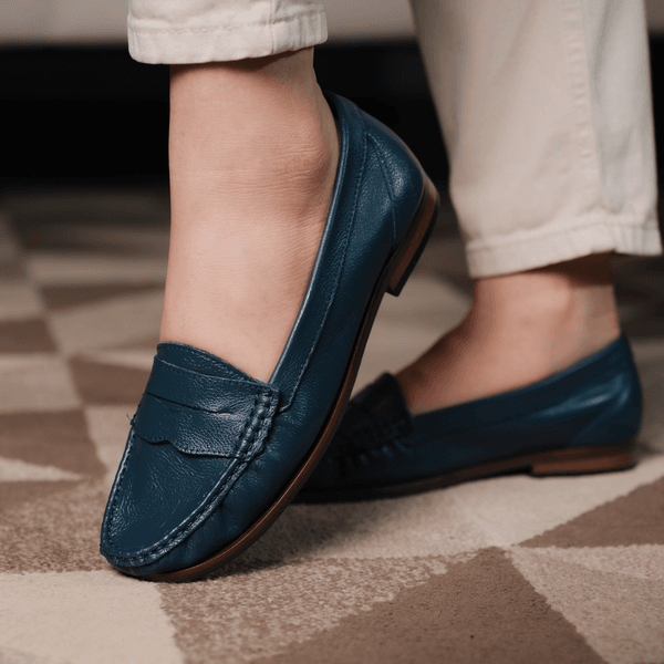 Mocassim Feminino Clássico em Couro Cor Azul Marinho