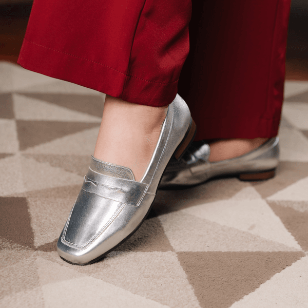 Sapato Social Feminino em Couro cor Prata