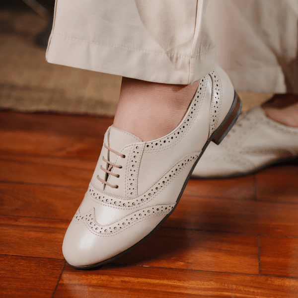 Oxford Feminino Clássico em Couro Off White