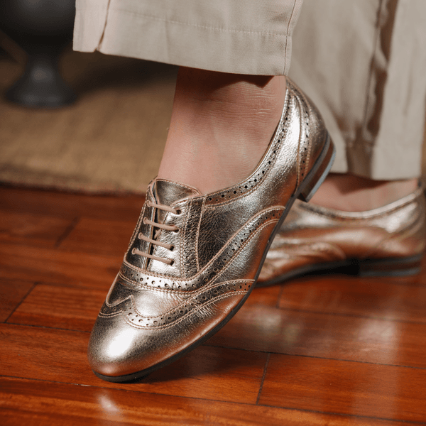 Oxford Feminino Clássico em Couro Dourado