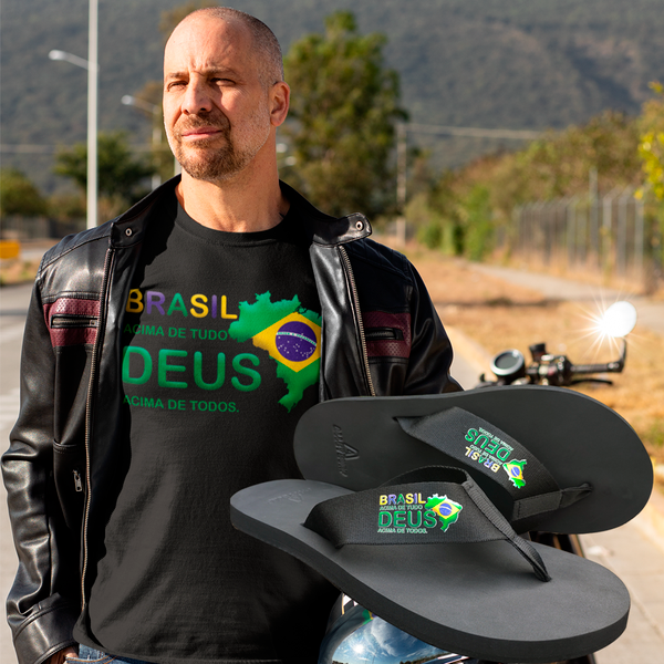 kit camiseta básica com chinelo flep flop Brasil acima de tudo e Deus acima de todos.