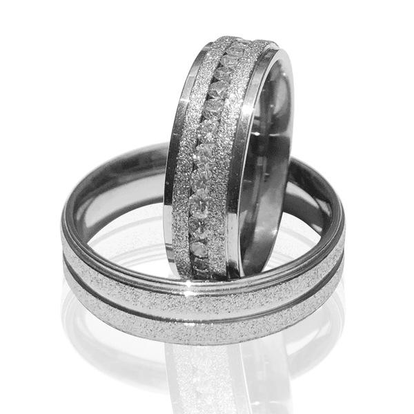 Aliança de Namoro Aço Cirúrgico Anatômica com 6mm Quadrada Diamantada na Feminina Toda Cravejada