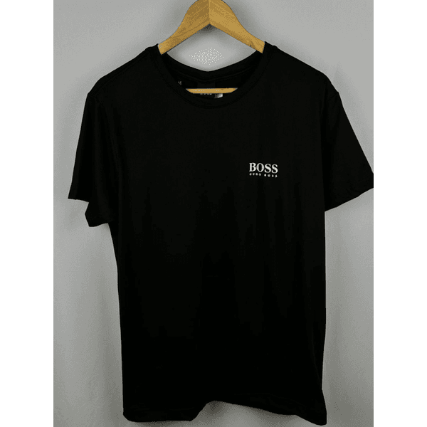 Camisa Peruana Boss Preta Escrita na Manga