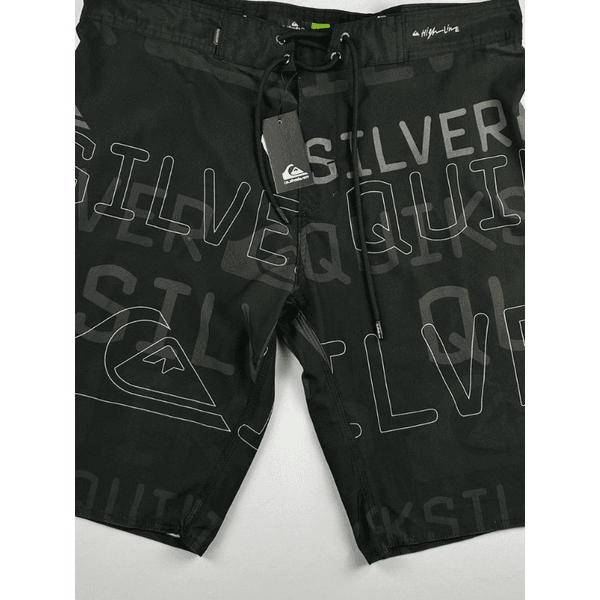 Bermuda Surf Quiksilver preta e branca