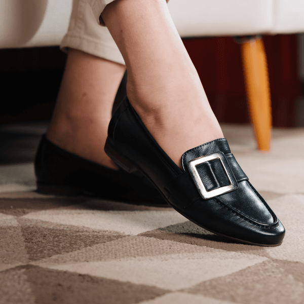 Sapato Eleonora Feminino em Couro com Fivela cor Preto